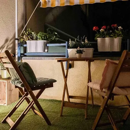 Apartment Luxury Cinema 2r Apt + Balcony / 65m²
