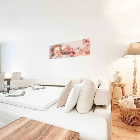 Luxury Cinema 2r Apt + Balcony / 65m² Apartment *