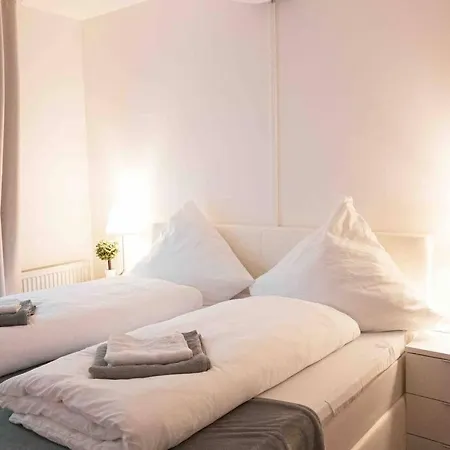 Apartment Luxury Cinema 2r Apt + Balcony / 65m²