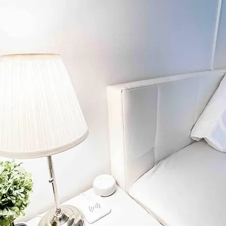 Luxury Cinema 2r Apt + Balcony / 65m² Apartment *