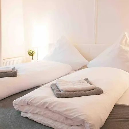 Luxury Cinema 2r Apt + Balcony / 65m²