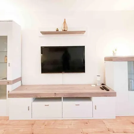 Luxury Cinema 2r Apt + Balcony / 65m² Apartment *