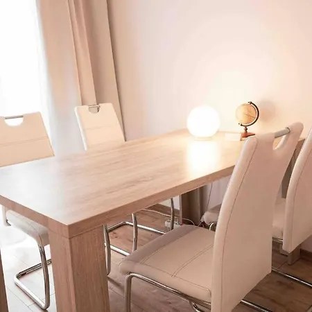 Luxury Cinema 2r Apt + Balcony / 65m²